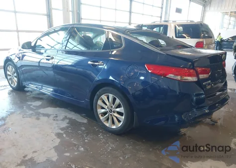 2017 Kia Optima Ex z USA, uszkodzony, nr VIN 5XXGU4L32HG152095